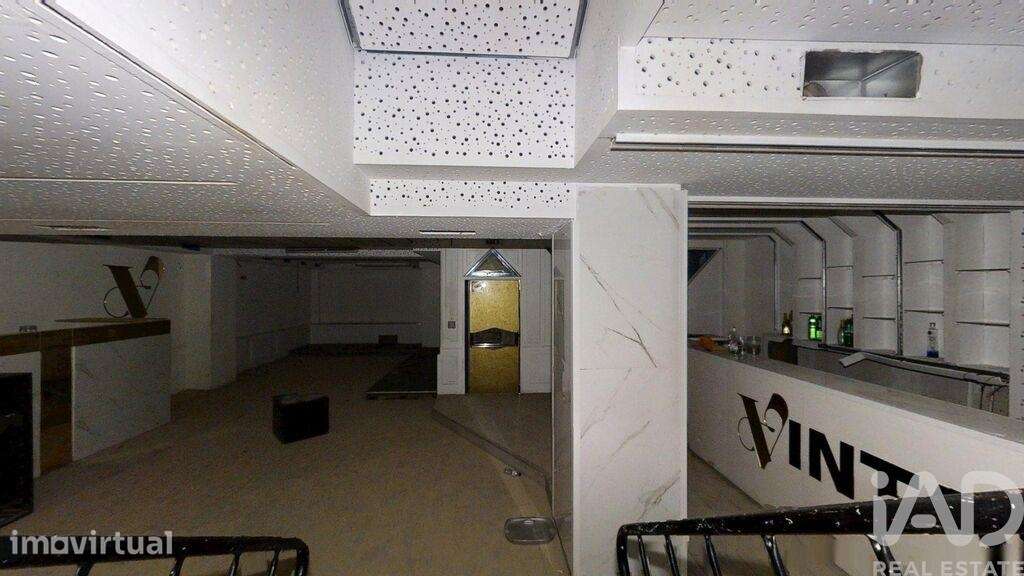Loja / Estabelecimento Comercial em Lordelo Do Ouro E Massarelos de 15