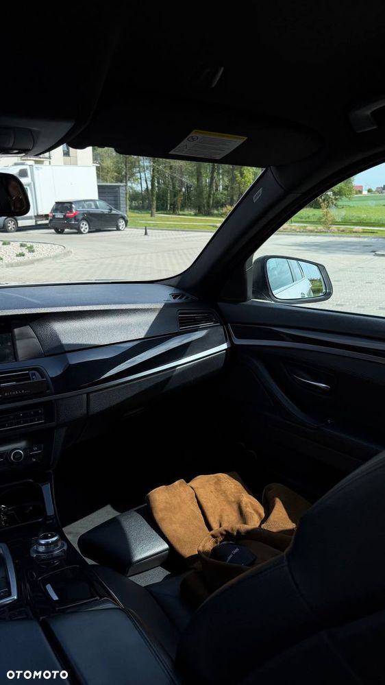 BMW Seria 5 520i - 11