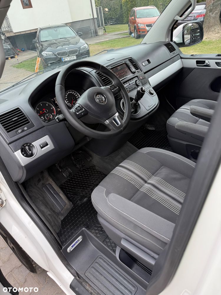 Volkswagen Multivan - 12