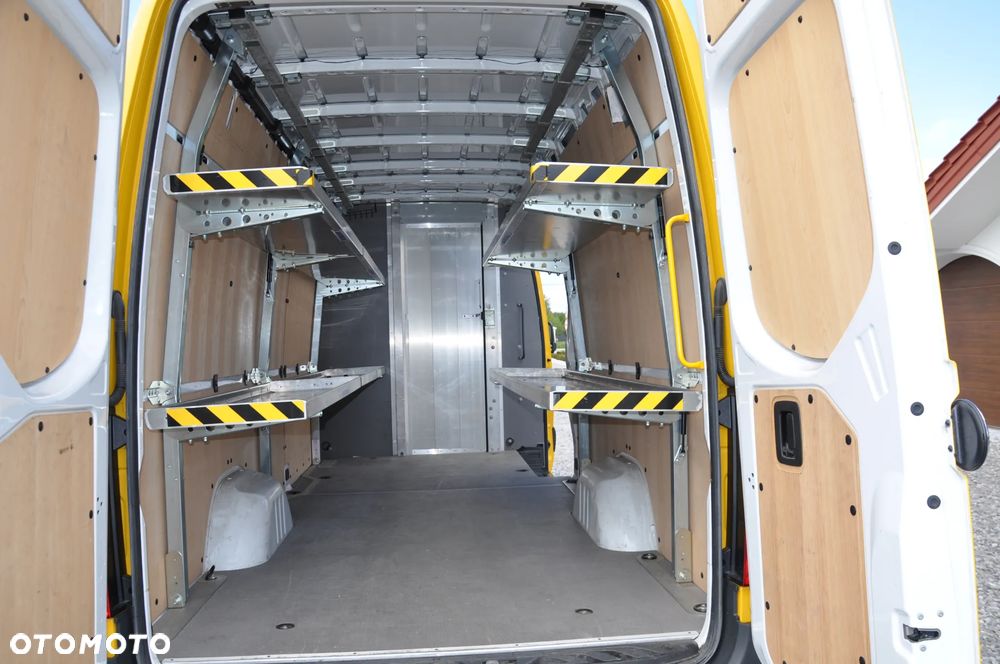 Mercedes-Benz Sprinter - 10
