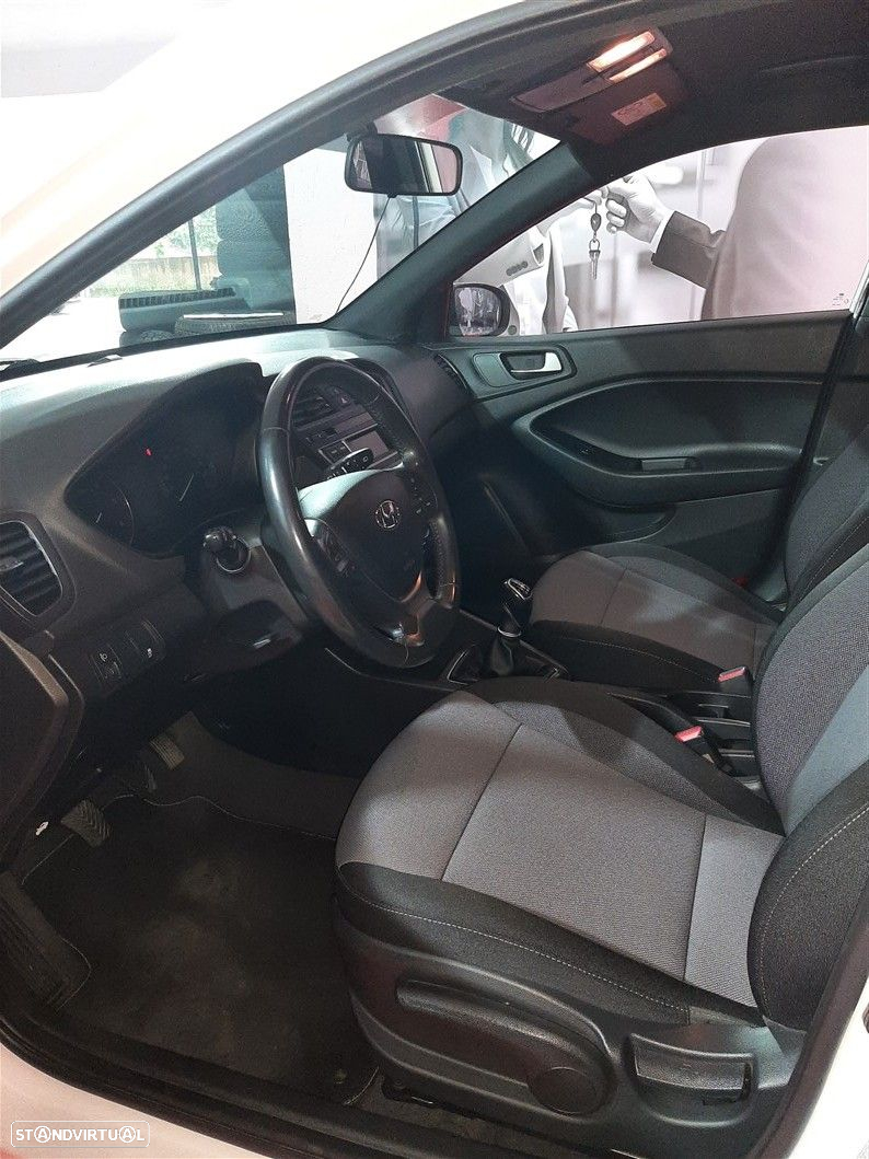 Hyundai i20 1.1 CRDi Access Plus - 11