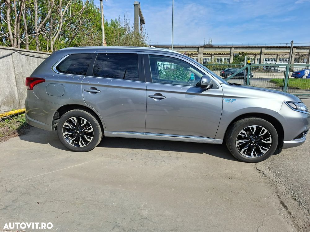 Mitsubishi Outlander - 23