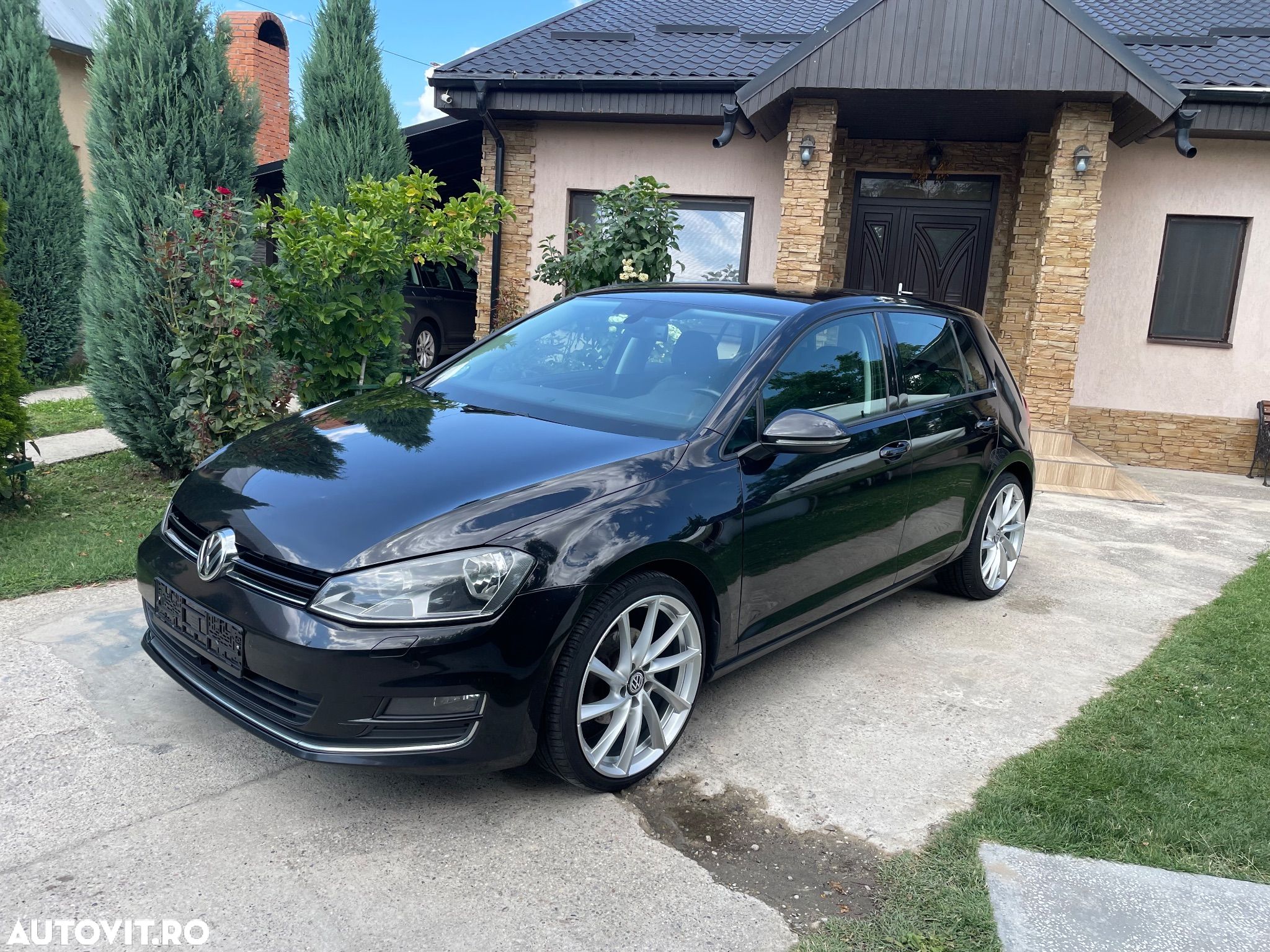 Volkswagen Golf - 1