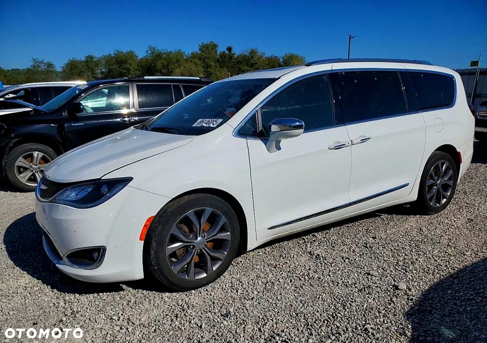 Chrysler Pacifica - 1