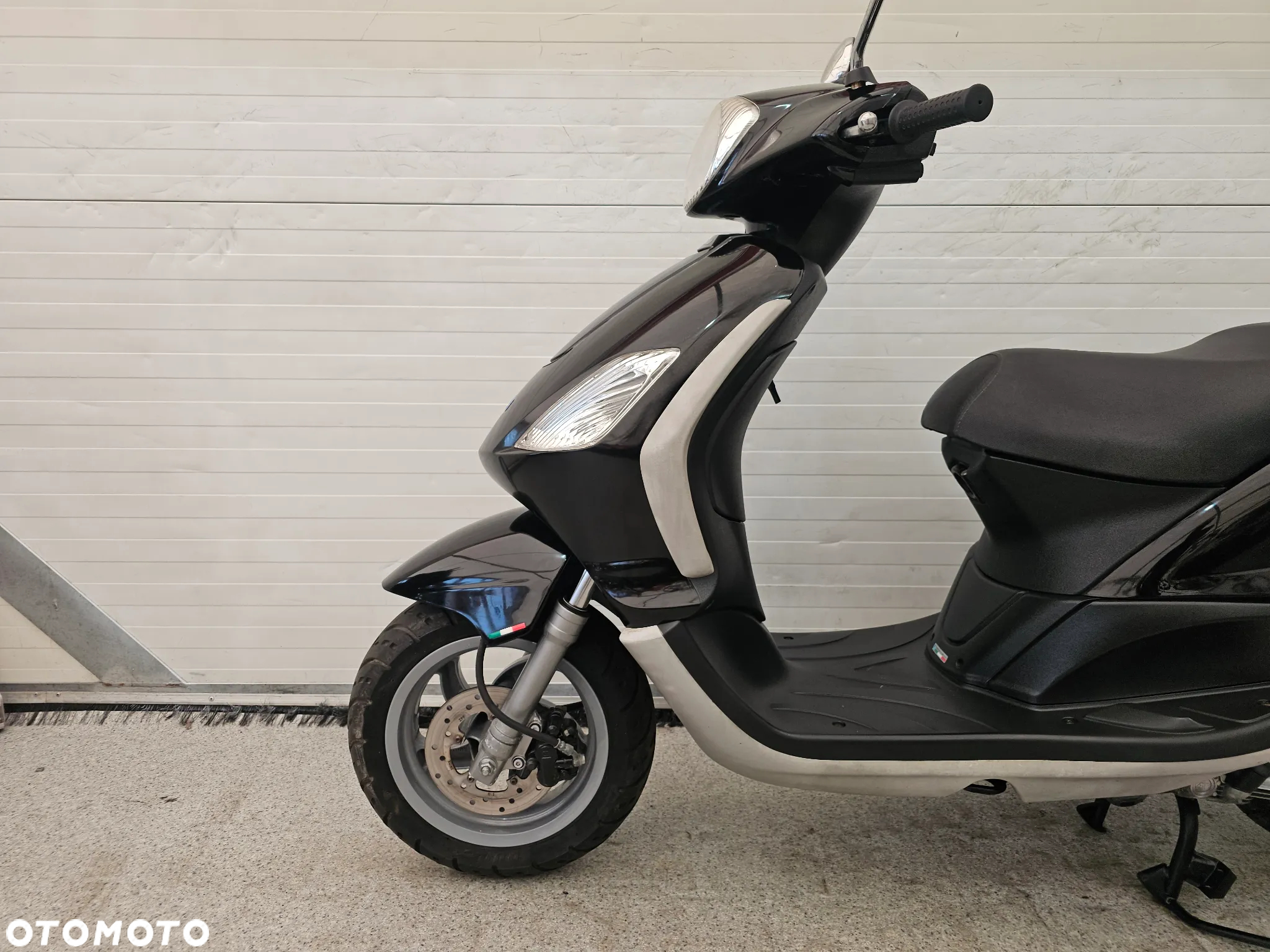 Piaggio FLY - 9