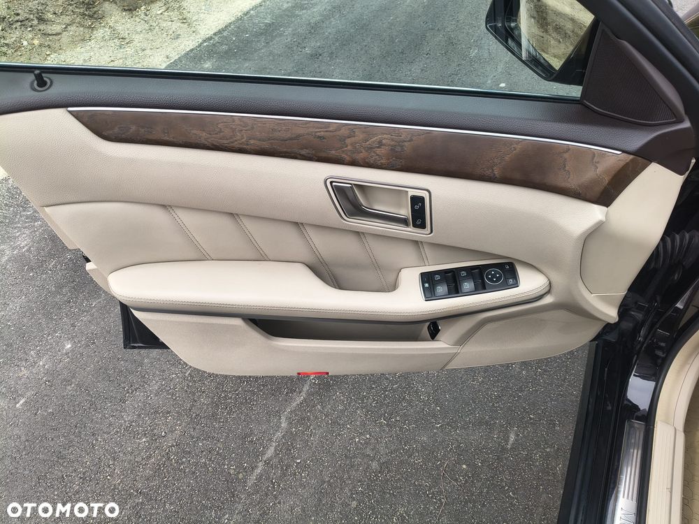 Mercedes-Benz Klasa E 220 BlueTEC 4-Matic Avantgarde - 17