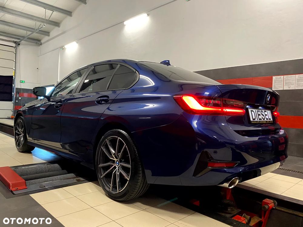 BMW Seria 3 320d Sport - 15