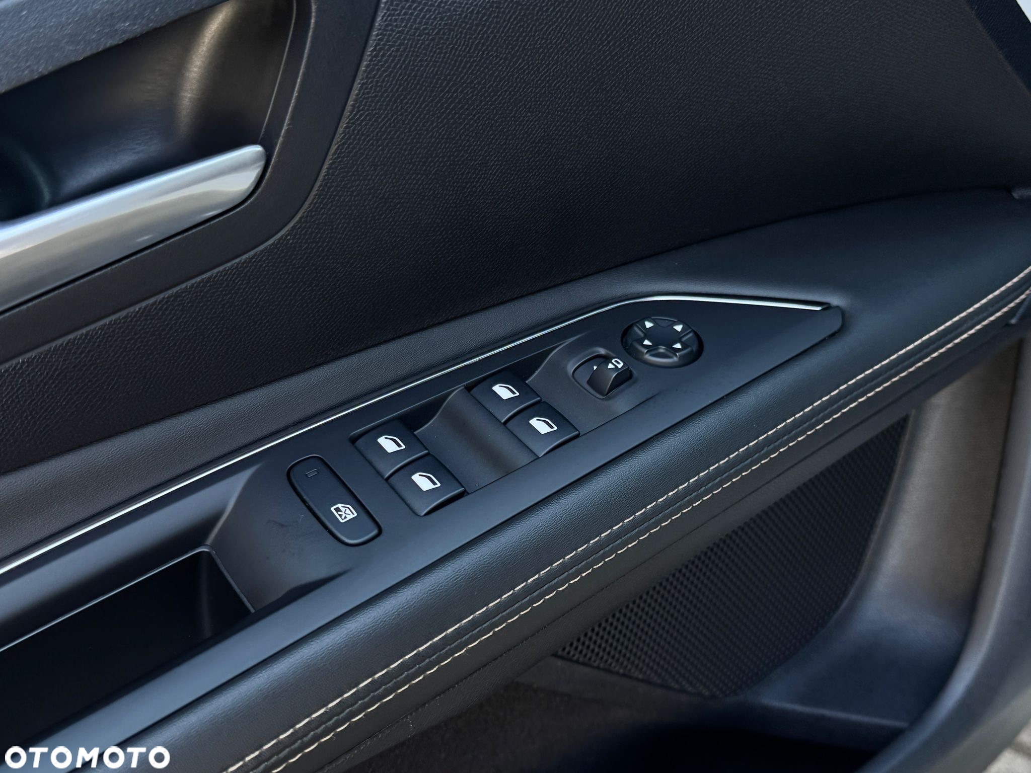 Peugeot 3008 1.6 PureTech HYbrid GT Line S&S EAT8 - 18