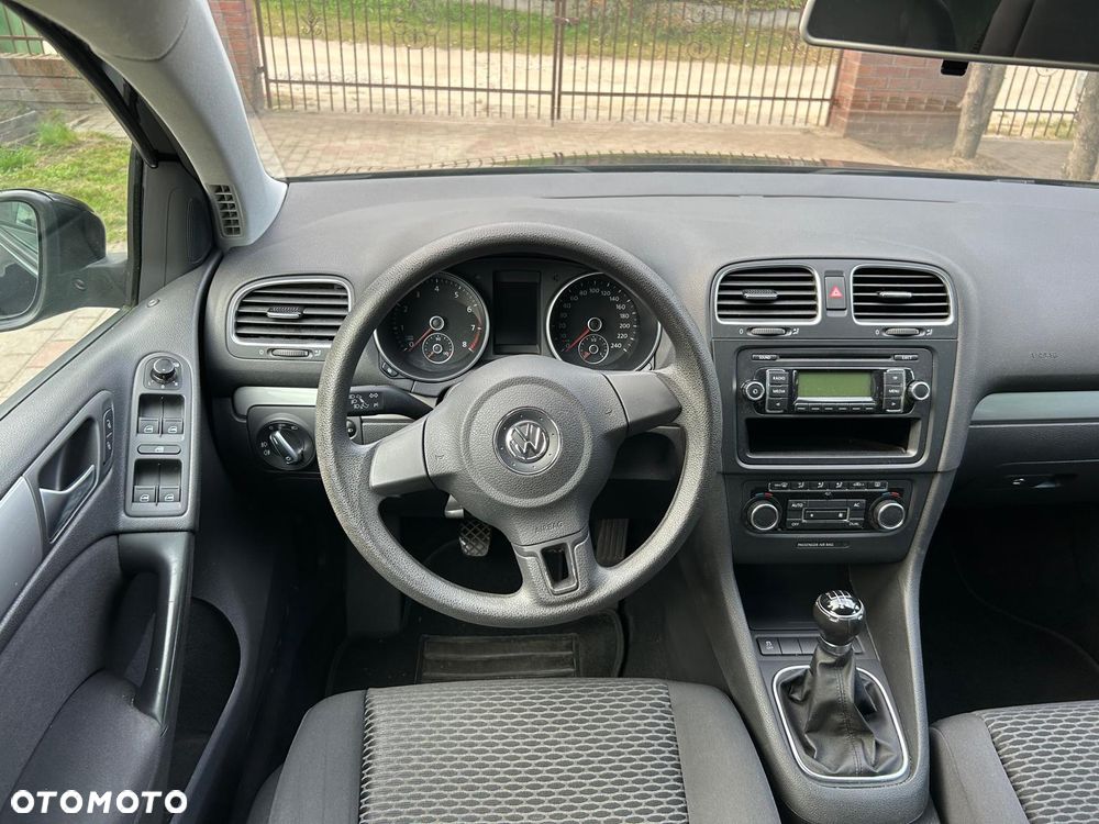 Volkswagen Golf - 22