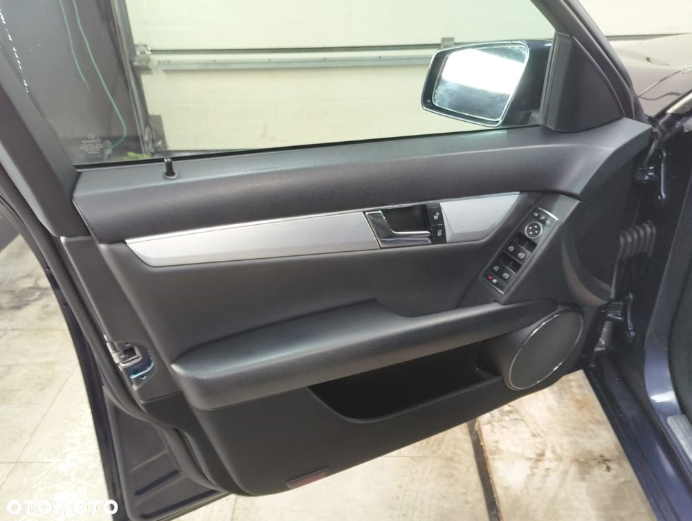 Mercedes-Benz Klasa C 200 CDI DPF BlueEFFICIENCY SPORT EDITION - 22