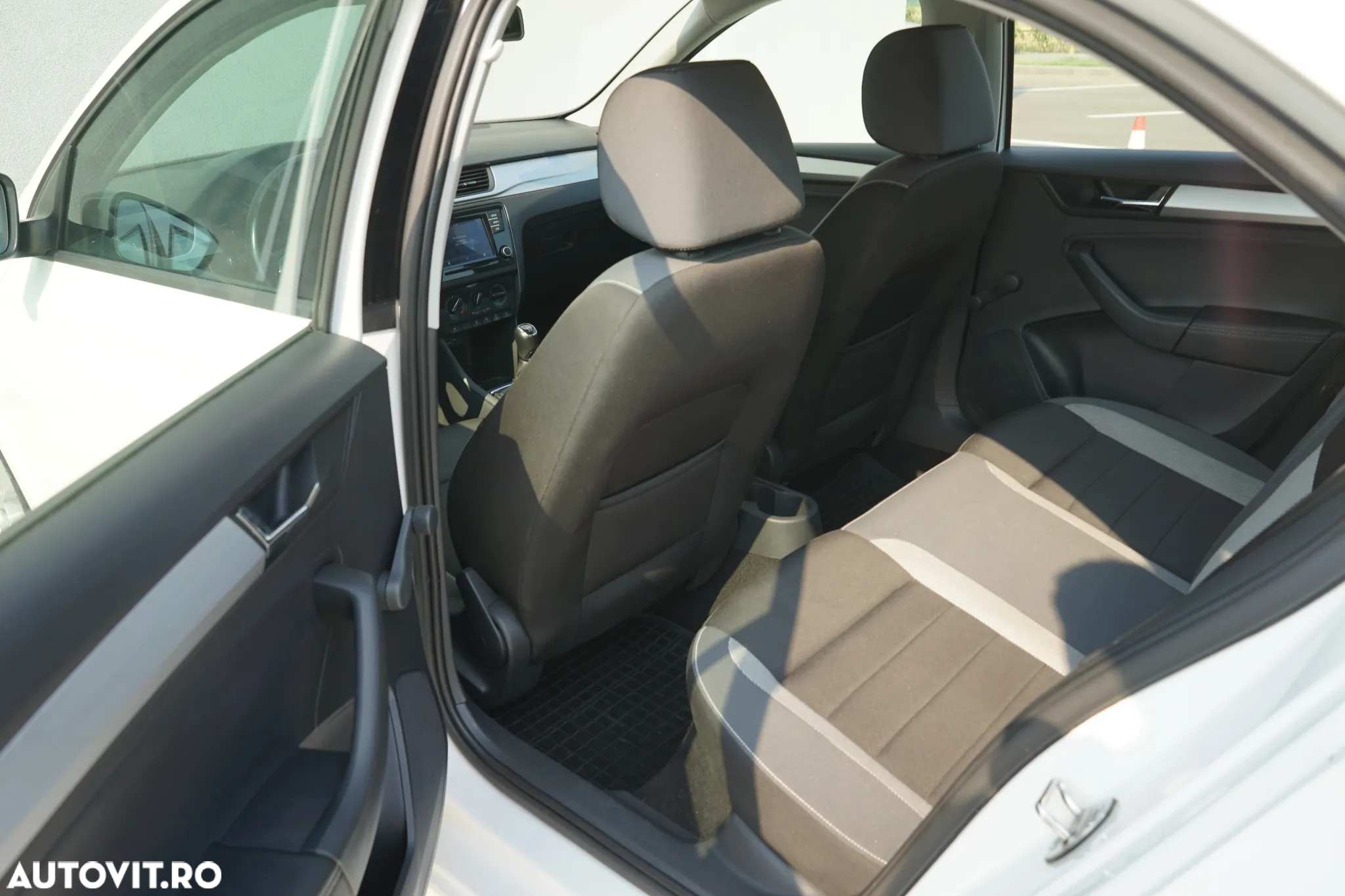 Skoda RAPID 1.0 TSI Style - 23