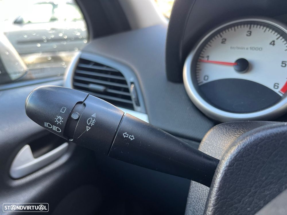 Peugeot 207 1.4 HDi Urban - 14