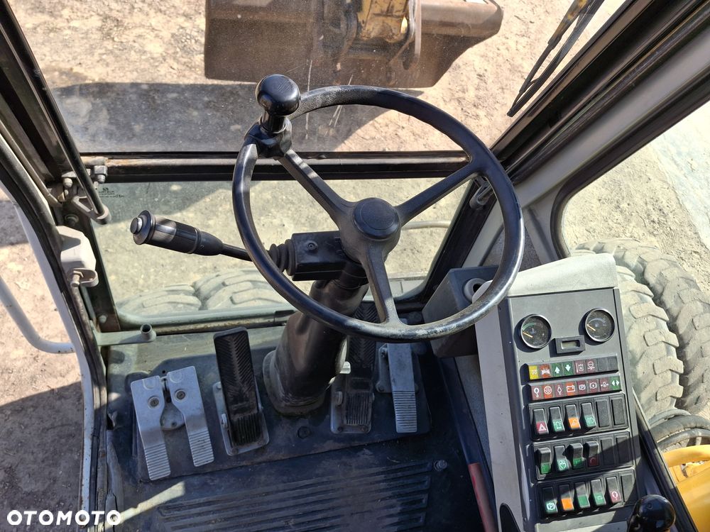 Liebherr A312 CAT JCB - 8