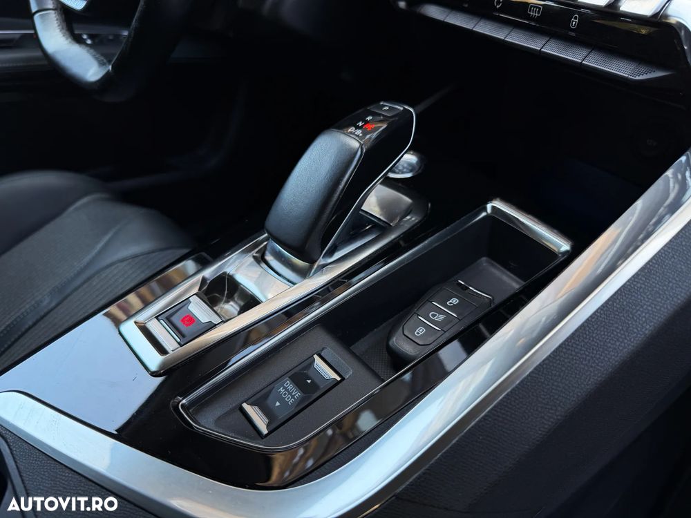 Peugeot 3008 225 e-EAT8 GT - 19