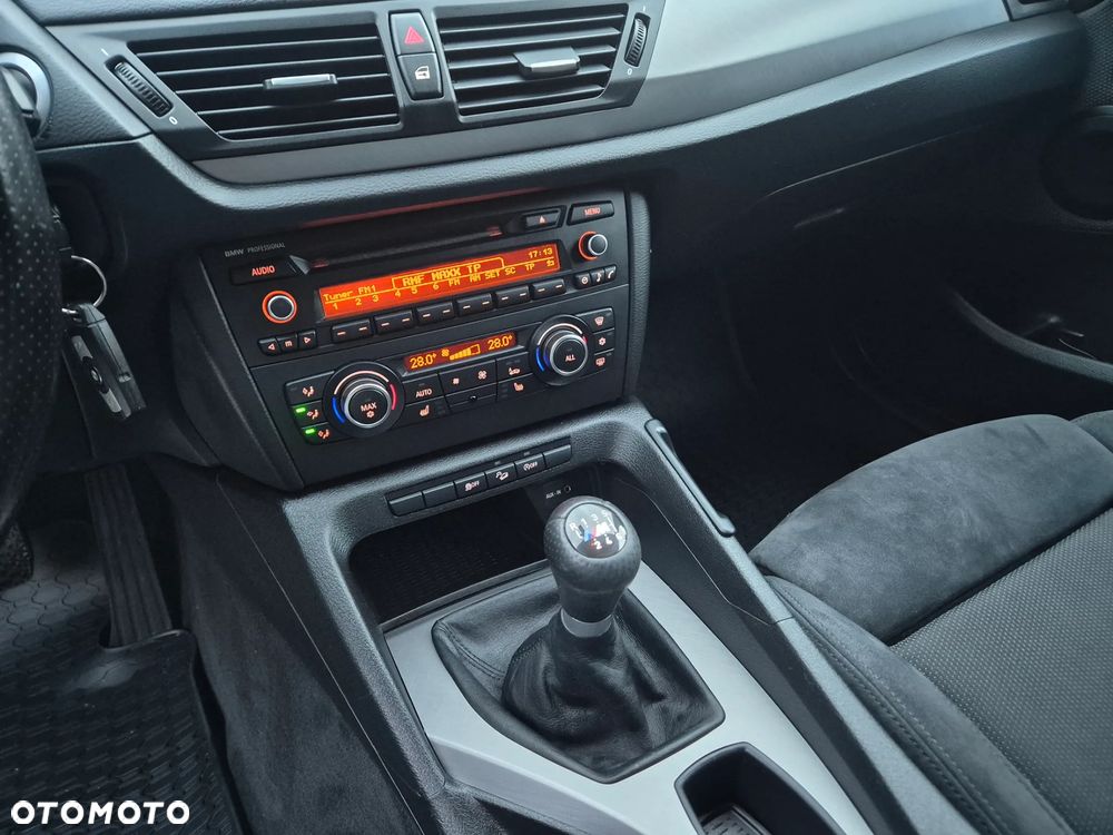 BMW X1 xDrive18d Sport Line - 14