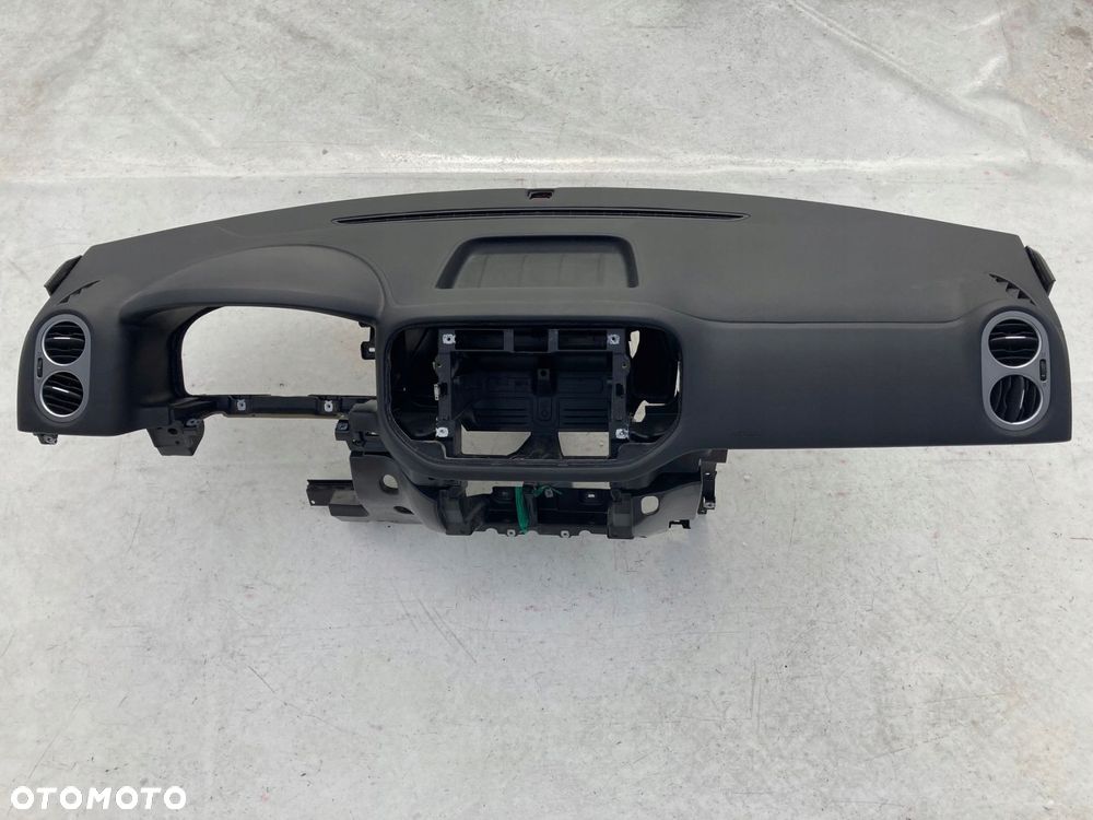 vw tiguan 5n0 deska kokpit konsola poduszki pasy - 3