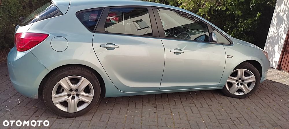 Opel Astra 1.6 Enjoy - 1