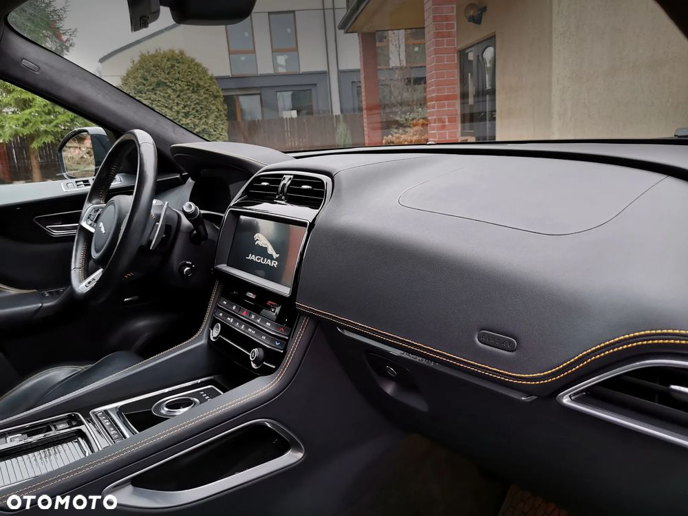 Jaguar F-Pace - 11