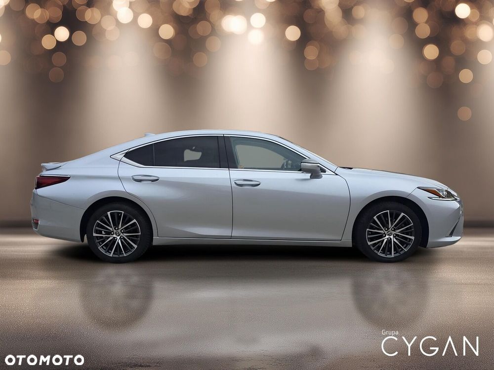 Lexus ES 300h Business Edition - 8