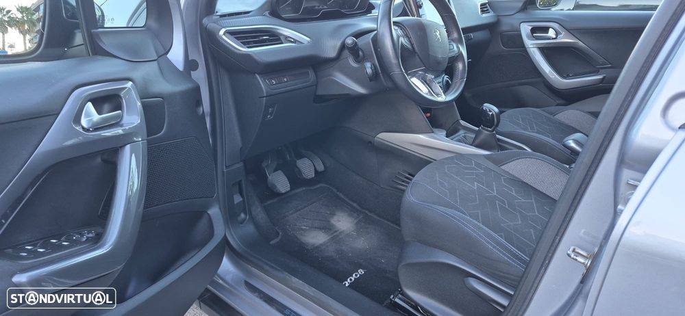 Peugeot 2008 1.2 PureTech Allure - 3
