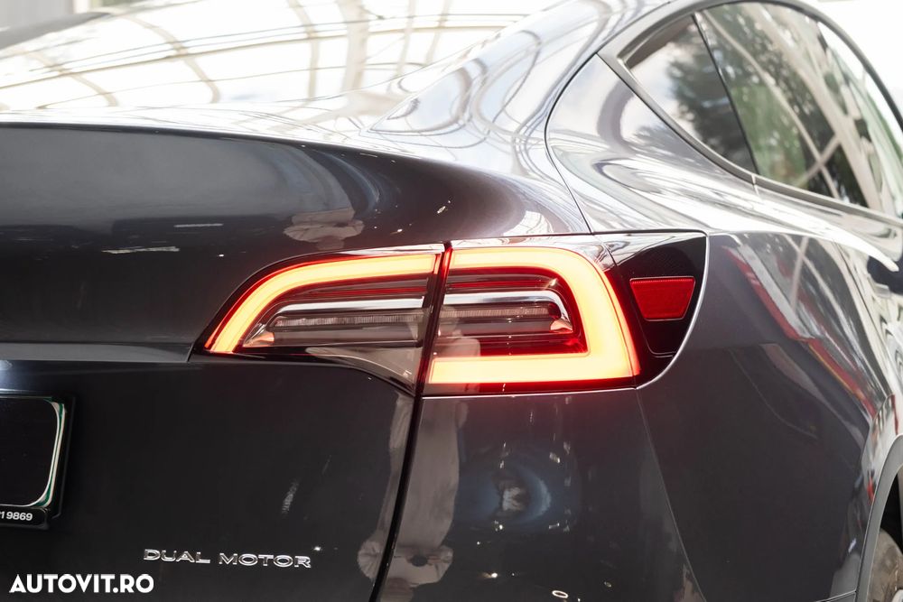 Tesla Model Y AWD Long Range - 28