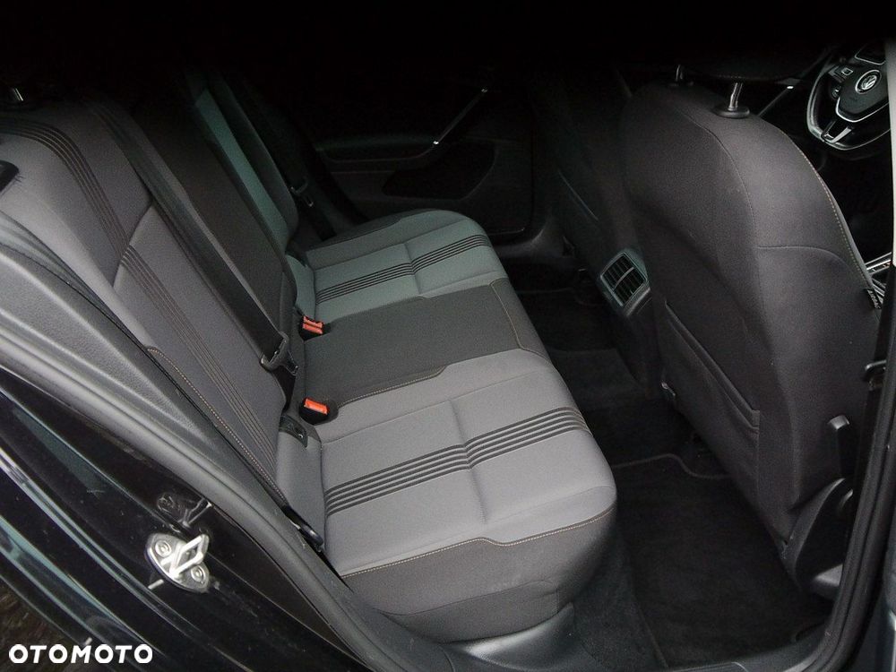 Volkswagen Golf - 36