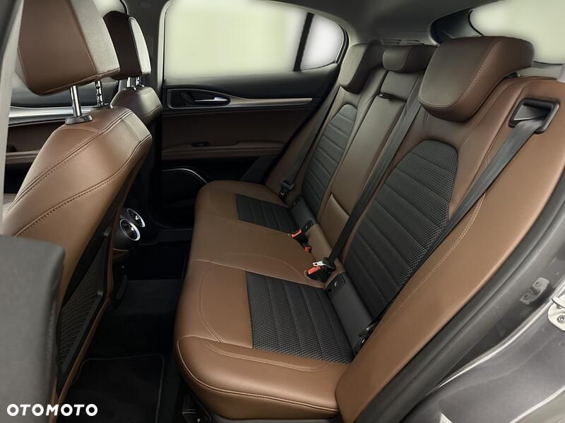 Alfa Romeo Stelvio - 19