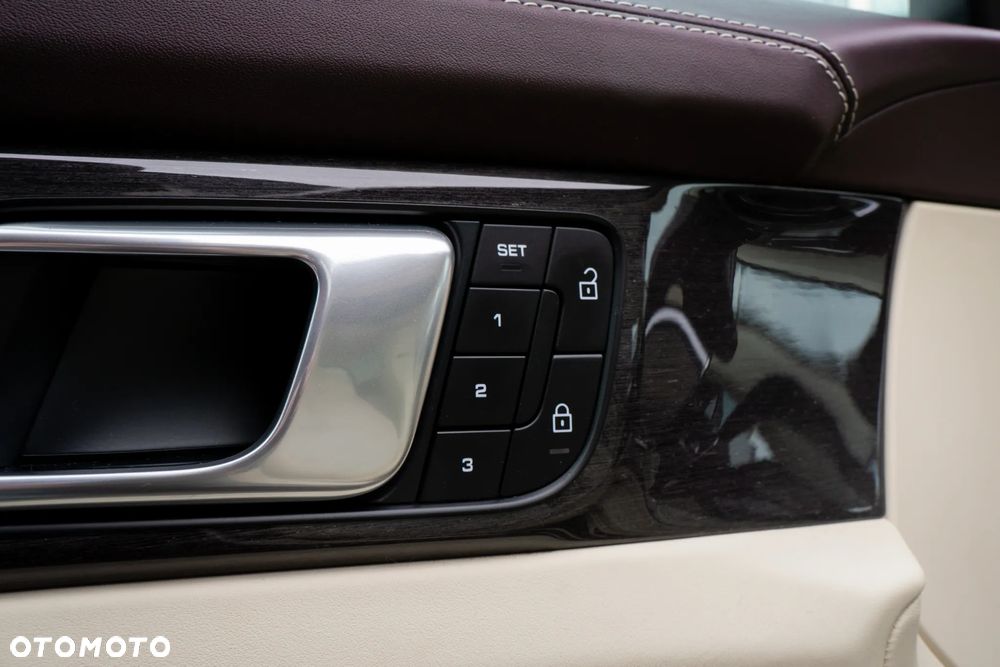 Porsche Panamera 4 Platinum Edition - 14