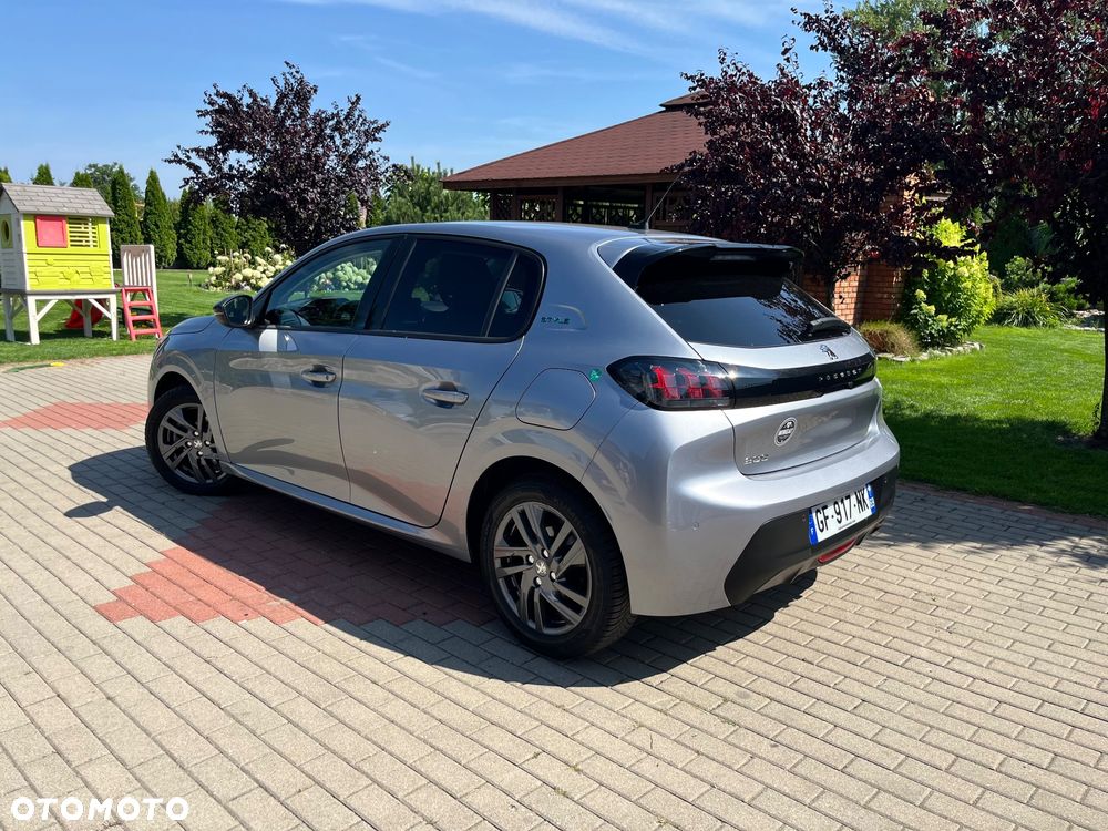 Peugeot 208 - 18