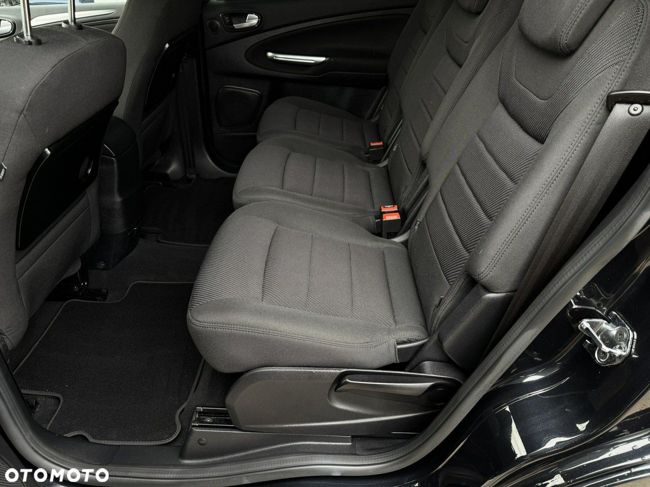 Ford S-Max - 21