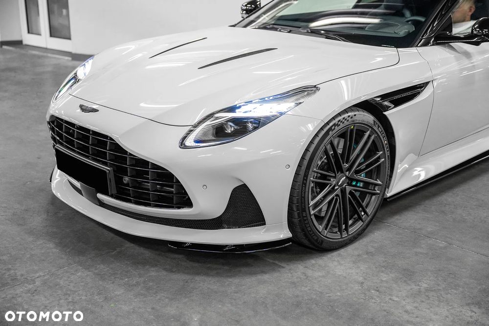 Aston Martin DB12 - 6