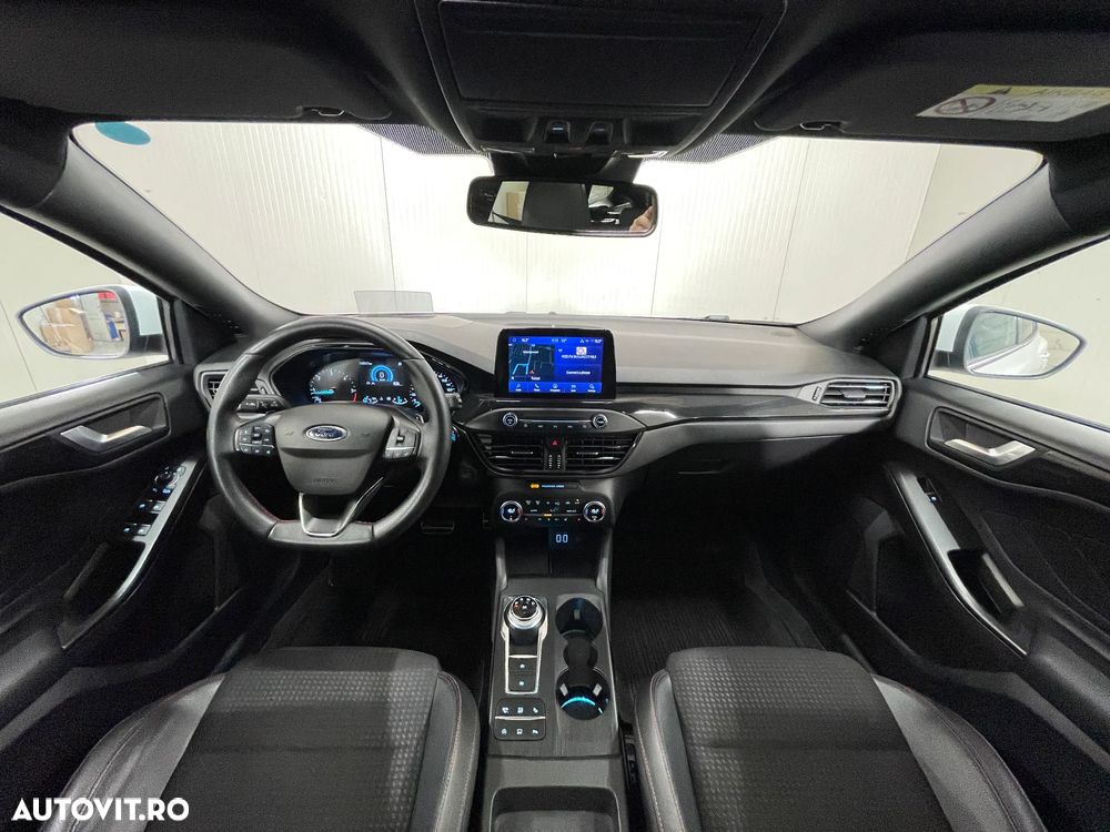 FORD Focus 2021 — imagine 8
