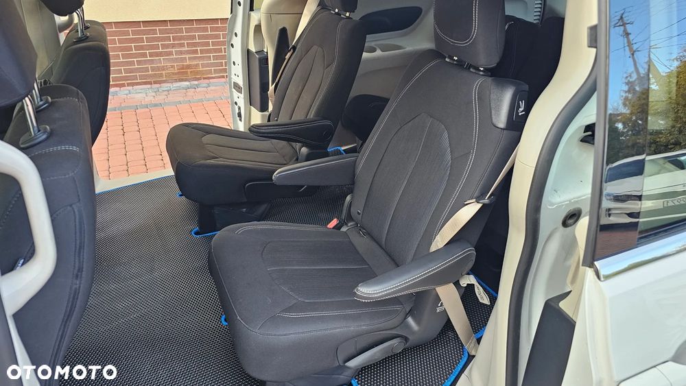 Chrysler Pacifica - 31