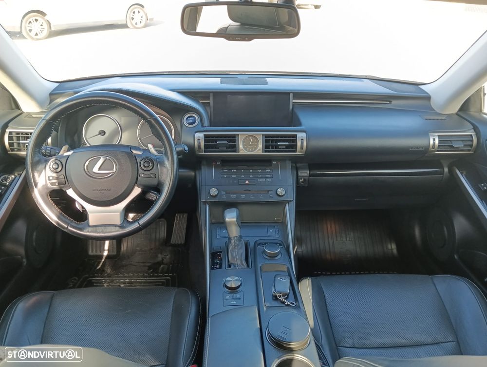Lexus IS 300H Executive - 11