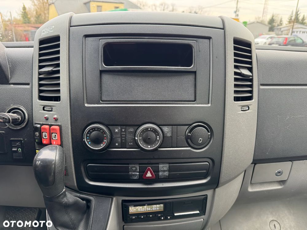 Mercedes-Benz Sprinter - 24