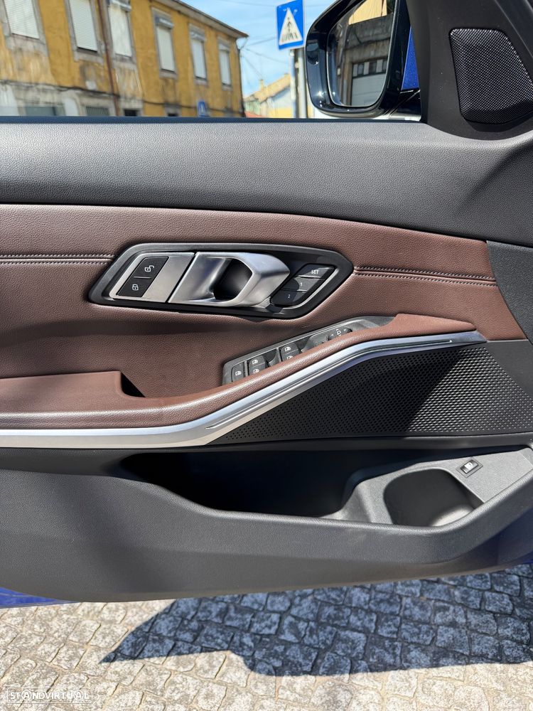 BMW 330 e Pack Desportivo M Auto - 14