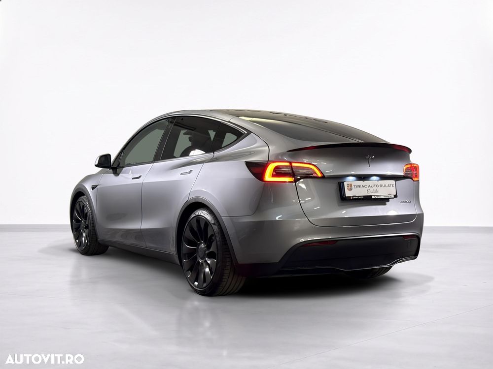 Tesla Model Y Performance - 4