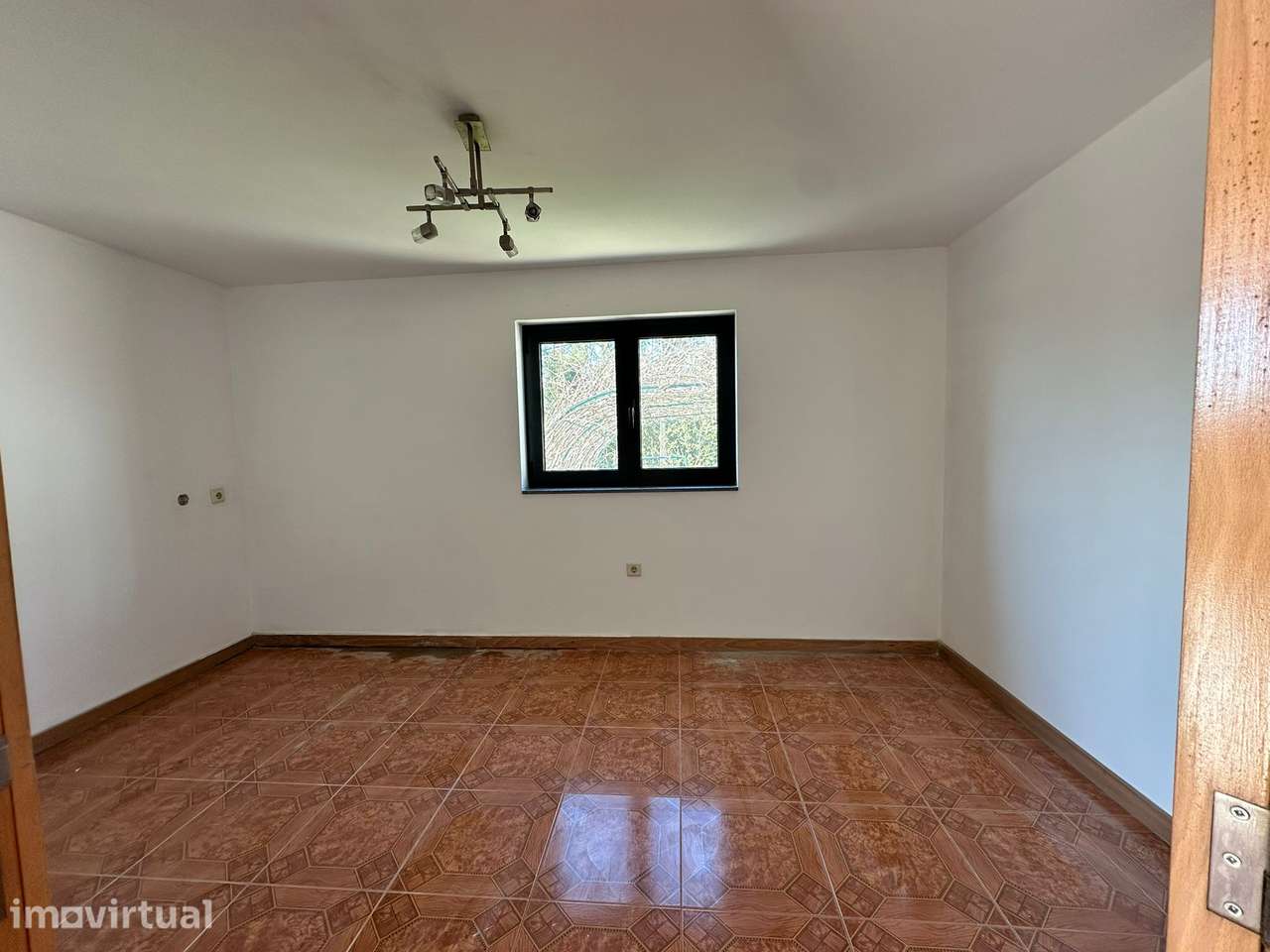 Moradia T2 | Para Remodelar | Garagem | Lomba | Rio Douro - Grande imagem: 2/29