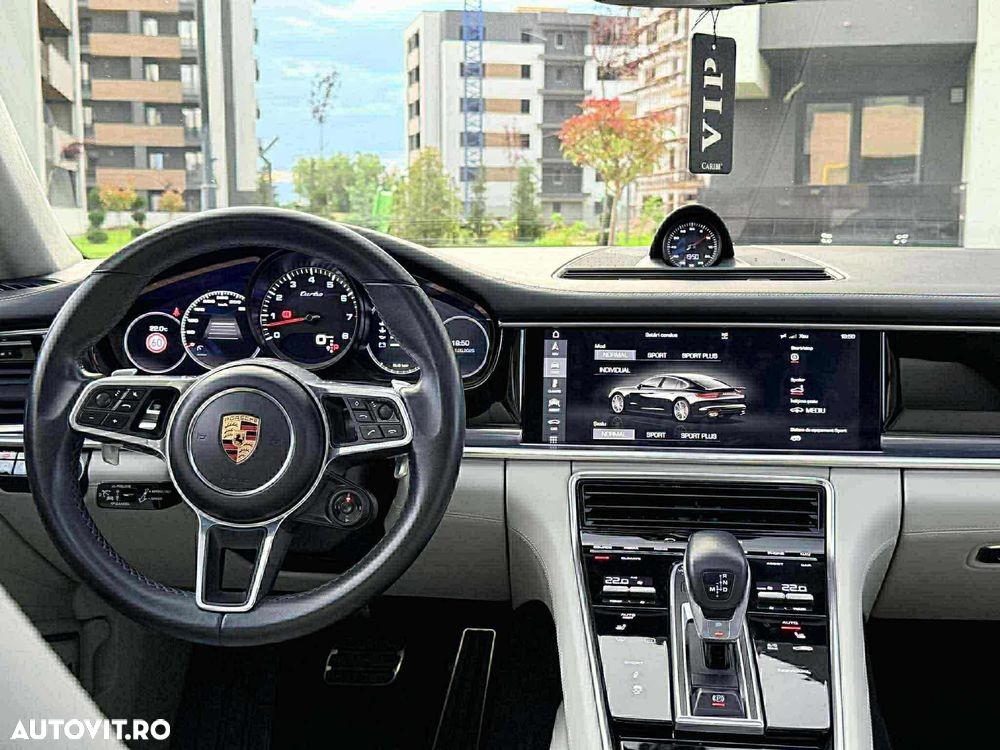 Porsche Panamera Turbo - 17