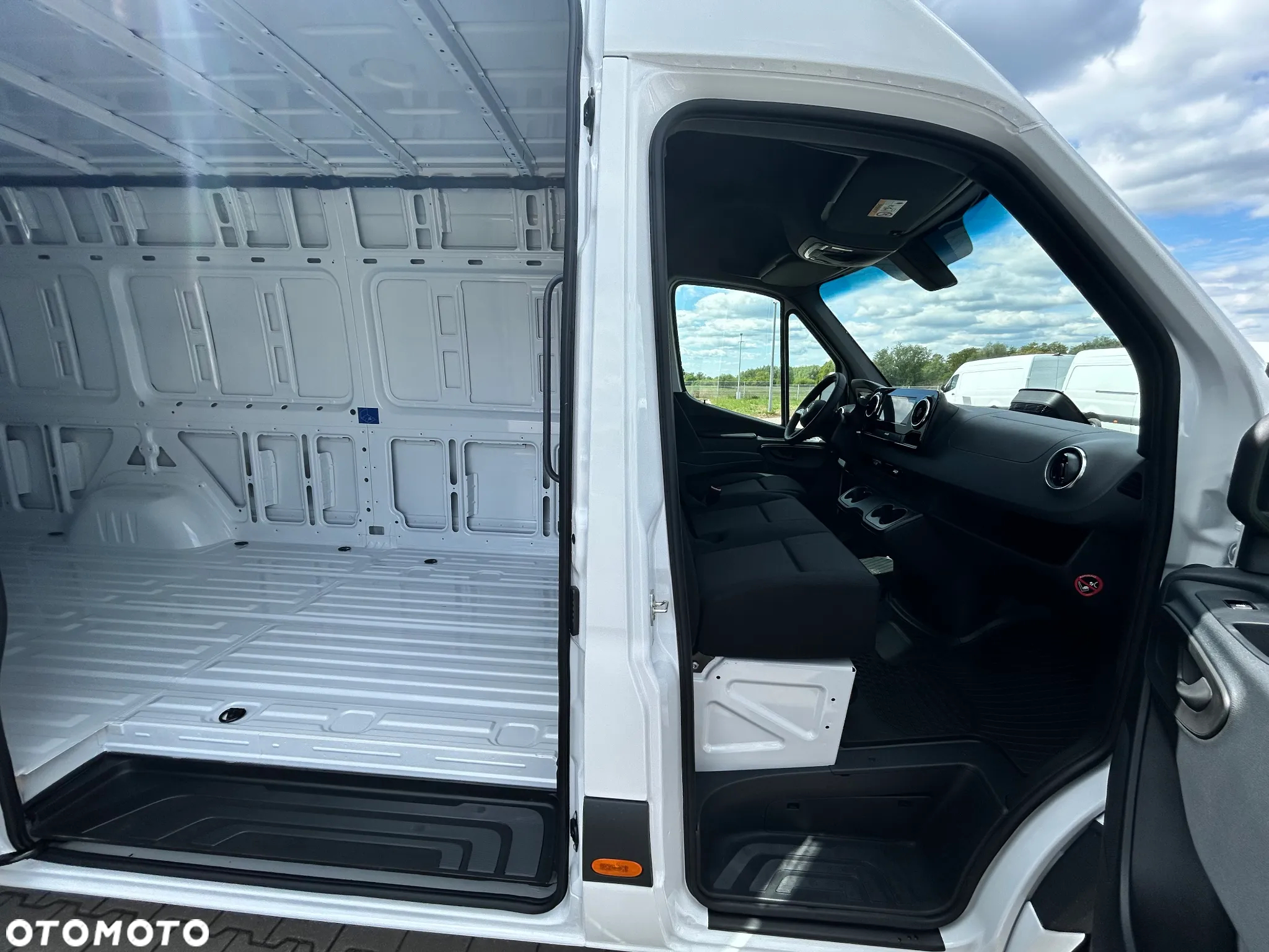 Mercedes-Benz SPRINTER 317 CDI FURGON DŁUGI - 10