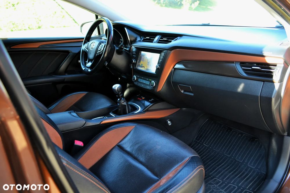 Toyota Avensis Combi 1.8 Executive - 10