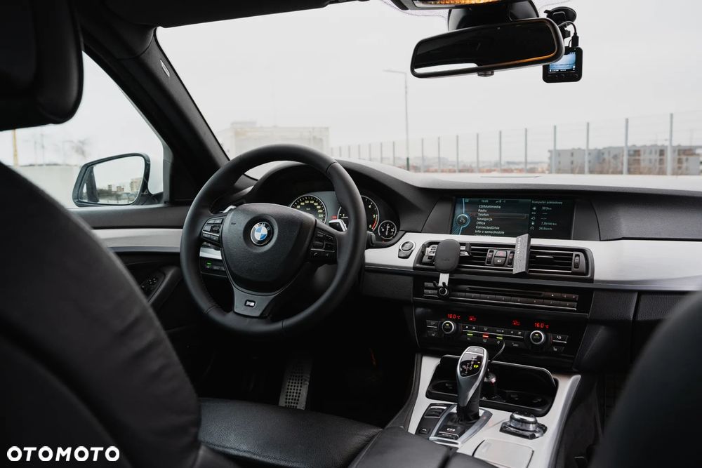 BMW Seria 5 520d xDrive - 23
