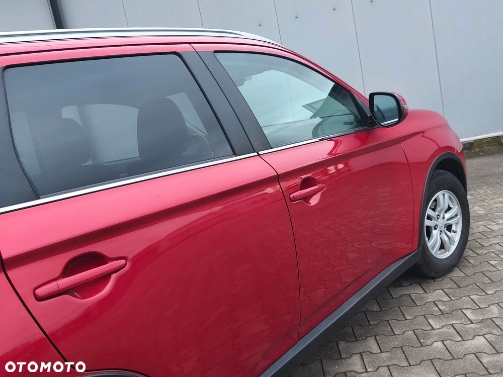 Mitsubishi Outlander 2.0 4WD Invite - 18