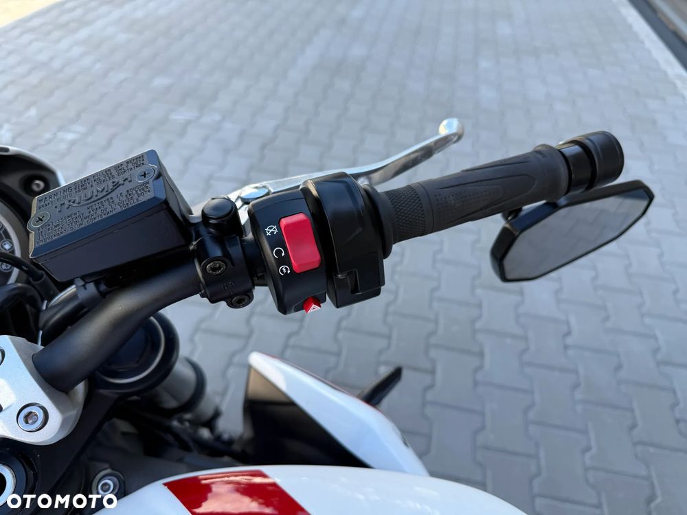 Triumph Street Triple - 9