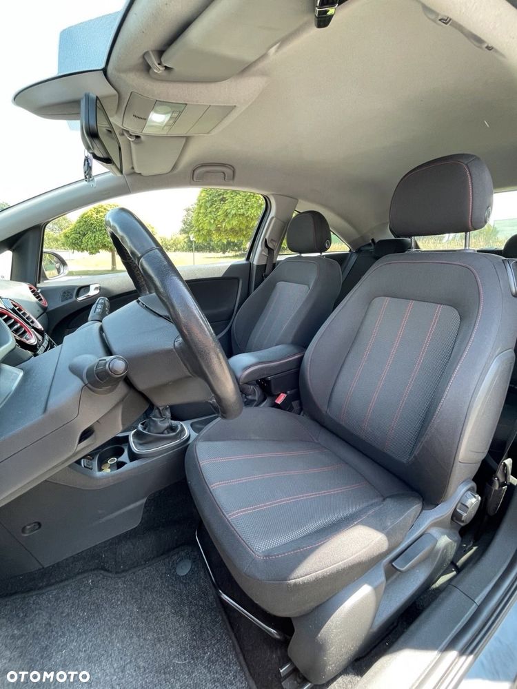 Opel Corsa 1.4 16V Cosmo - 12