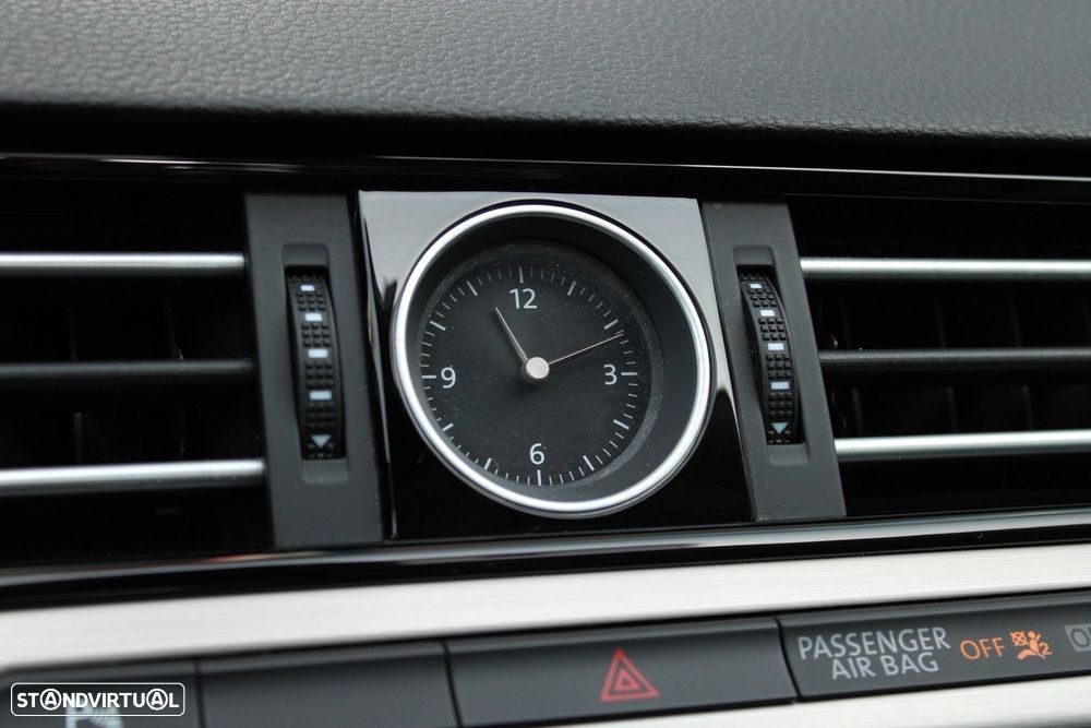 VW Passat Variant 1.6 TDI Highline DSG - 32