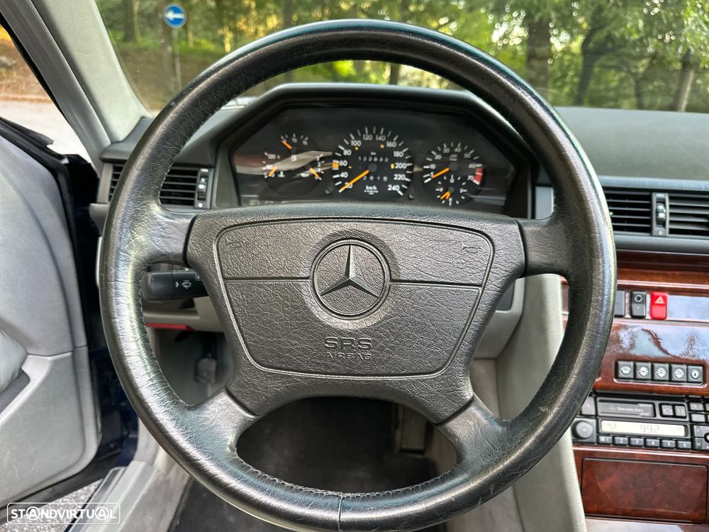Mercedes-Benz E 200 - 25