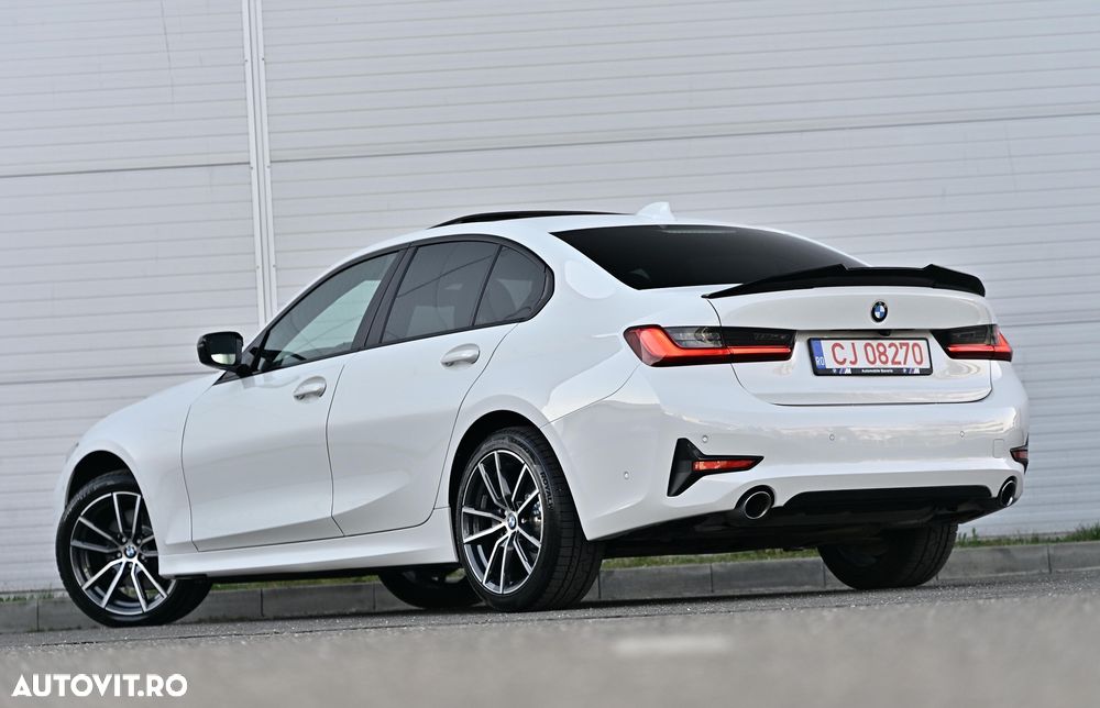 BMW Seria 3 330i xDrive Aut. Luxury Line - 11