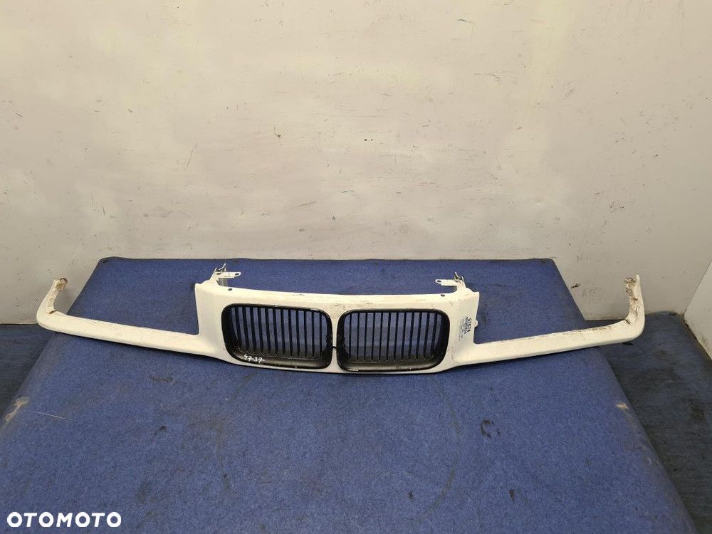 BMW 318 I E36 ATRAPA / GRILL - 1