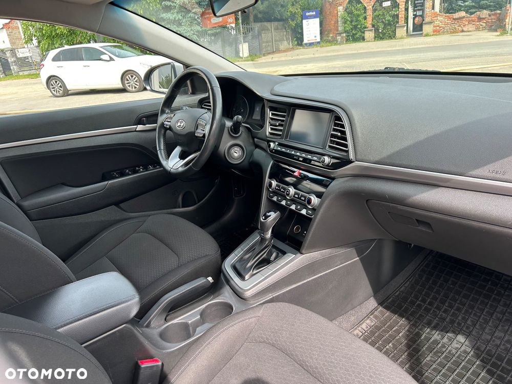 Hyundai Elantra 1.6 Premium - 12